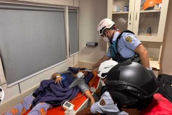 Indonesian rescuers evacuate ailing Filipina from ship off Aceh