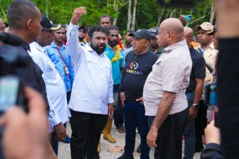 Gubernur lantik Christian Sohilait jadi Penjabat Sekda Provinsi Papua
