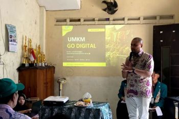 HIMA Ekonomi Syariah UHW Perbanas dampingi digitalisasi UMKM