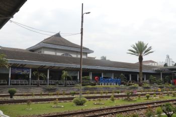 Bandung Jadi Magnet Long Weekend, Mobilitas Kereta Api di Jawa Barat Terus Meningkat
