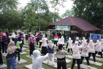 Wujudkan PHBS, Insan PT Timah - Ratusan warga Pangkalpinang senam bersama