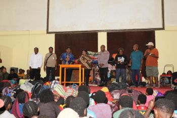 Ribka Haluk kawal penanganan pengungsi di Wamena, Jayawijaya