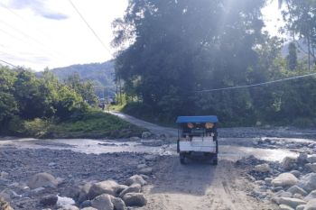 Jembatan putus akibat banjir, 2 desa di Kulawi Sigi Sulteng terisolir