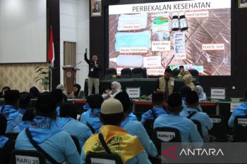PPIH Sultra serahkan 389 jemaah haji kloter 38 ke petugas Embarkasi Makassar