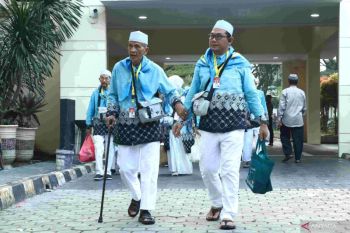 Pemkab Bekasi lepas keberangkatan 542 calon haji kelompok terbang terakhir