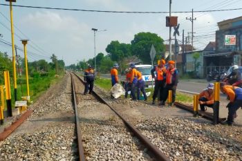 KAI Daop 7 Madiun tutup perlintasan liar di Blitar