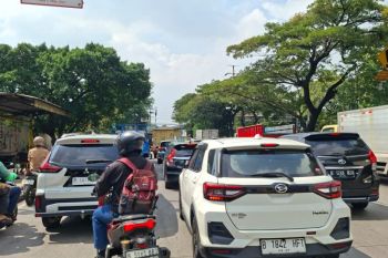 Lalin Daan Mogot macet 5 km imbas kebakaran gudang di Cengkareng