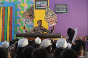Pementasan wayang Polisi Sahabat Anak