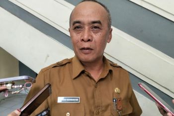 Disdag Mataram mengkaji penerapan penarikan retribusi pasar gunakan QRIS