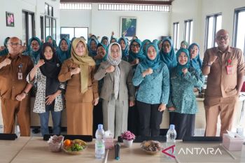 Wali Kota Mojokerto ajak PKK kembangkan ekonomi kreatif lewat membatik