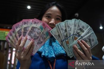 Rupiah hari ini melemah jadi Rp17.677 per dolar AS