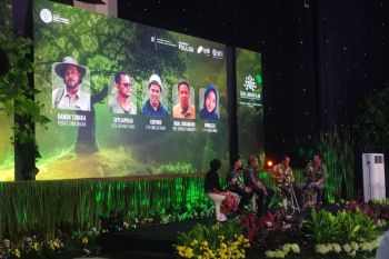 Indonesia taps local wisdom for forest emissions goals