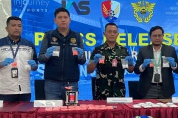 Petugas Bandara Pekanbaru gagalkan penyeludupan hampir 1 kilogram sabu