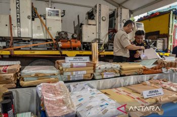 Satgas Bea Cukai sita 74 koli pita cukai ilegal di Semarang dan Jepara