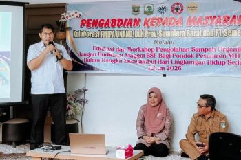 PT Semen Padang, Unand, dan DLH Sumbar latih Pondok Pesantren ubah sampah Jadi bernilai ekonomi