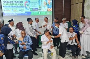 Cegah penularan, Tenaga kesehatan di Pidie imunisasi campak rubela