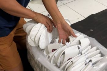 Lapas Padang produksi 7.000 sandal dalam program pembinaan narapidana