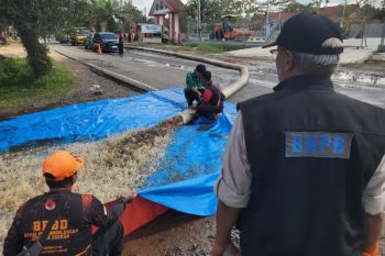 Mobil pompa dikerahkan untuk atasi drainase tersumbat di Sampit