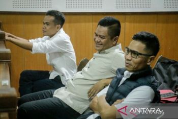 Tiga terdakwa gratifikasi DPRD NTB diusulkan berhenti sementara