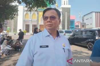 DPRD Bogor gelar paripurna istimewa di desa pakai meja dan bangku SD