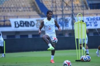 Striker Persib Ramon Tanque targetkan kemenangan di laga penentu juara