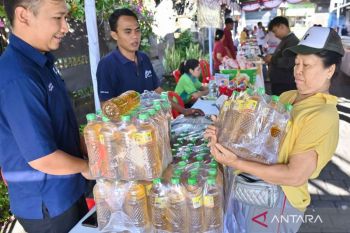 Warga serbu bazar pangan jelang Idul Adha 1447 H di Denpasar
