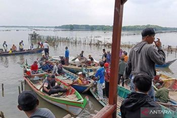 BBWS Cilicis keruk lumpur Muara Kali Ciherang