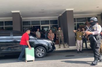 KPK periksa 19 pejabat Tulungagung dalami dugaan pengondisian proyek