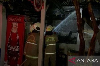 Warung di Satpas SIM Cengkareng Jakbar terbakar