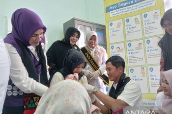 Wamenkes tegaskan imunisasi tidak haram sesuai fatwa MPU Aceh