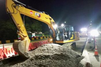 Jasamarga kembali lakukan perbaikan jalan Tol Jakarta-Cikampek wilayah Karawang