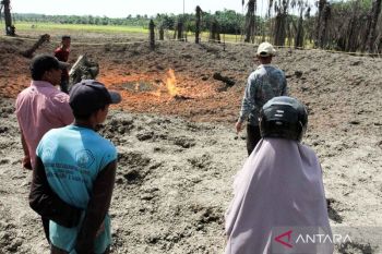 Sumur bor di Aceh menyemburkan api, puluhan warga sekitarnya mengungsi