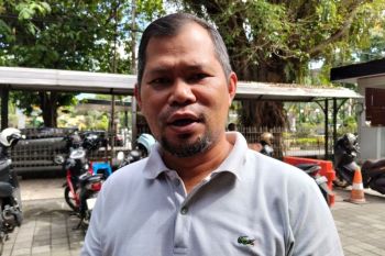 Satpol PP Mataram menertibkan pedagang hewan kurban jualan di trotoar