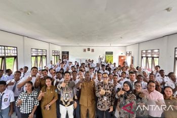 OJK edukasi 372 peserta di Wondama untuk cegah investasi ilegal