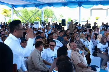 Prabowo mengenalkan Danantara dan Dony Oskaria di panen raya Kebumen