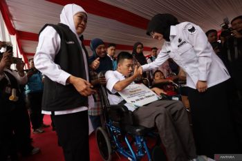 Gubernur Jatim salurkan bansos di Kota Kediri