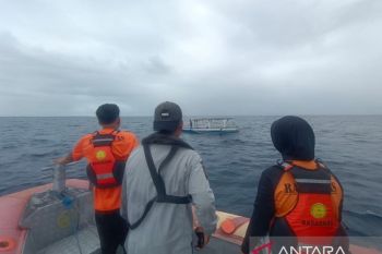 Tim SAR selamatkan dua nelayan alami kapal mati mesin di Maluku Utara