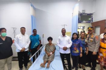 Pemprov Papua Selatan serahkan bantuan perahu darurat kepada puskesmas di Asmat