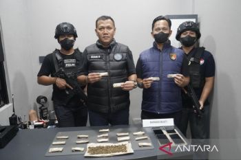 Polisi gagalkan peredaran ganja dalam drum pakan ikan di Tangerang