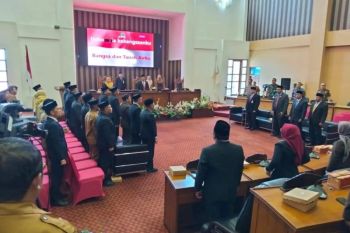 DPRD sampaikan pandangan umum Raperda perizinan
