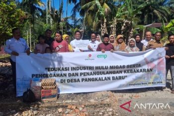 EMP Bentu Edukasi Bahaya Kebakaran dan Salurkan Bantuan di Pangkalan Baru
