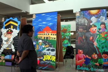 Lomba mural Hari Bhayangkara di Malang