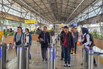 KAI Jakarta berangkatkan 38 ribu penumpang pada H-1 Idul Adha 2026