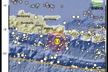 Gempa M5,1 guncang Jember, warga berhamburan keluar rumah