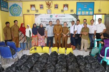 PT Guthrie Pecconina Indonesia bagikan 2.000 paket sembako sambut Idul Adha