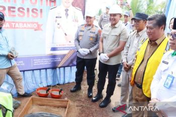 Polda Kalsel bangun Jembatan Merah Putih Presisi di Kampung Nelayan Tabanio