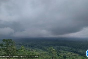 Semeru erupsi disertai APG dengan jarak luncur tidak diketahui