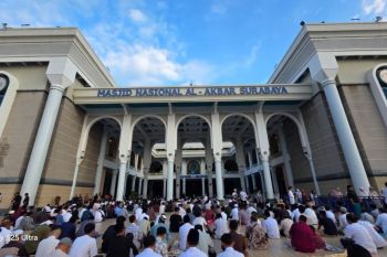 Khofifah doakan jamaah haji Jatim saat Idul Adha di MAS