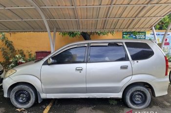 Kanwil DJP Jakbar lelang 13 barang hasil sitaan pajak