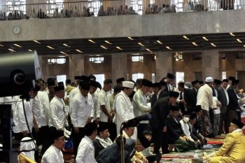 Gibran shalat Idul Adha di Masjid Istiqlal Jakarta